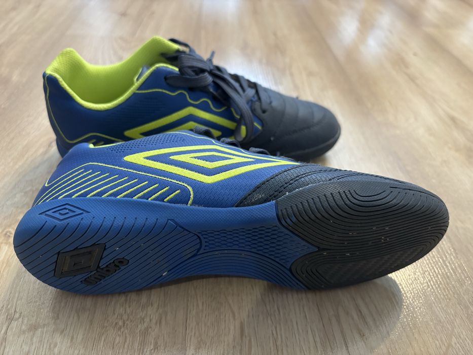 Футболни обувки Puma-37, Umbro-36