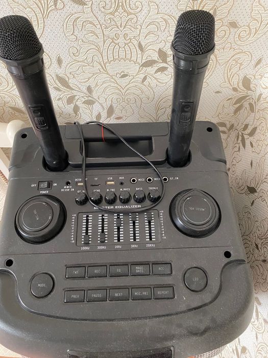 Электрогитара Ямаха и караоке колонка