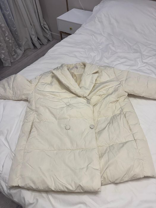 Продам пуховики куртки плащи