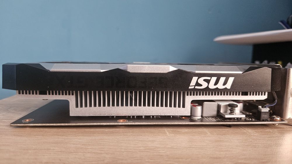GTX 1650 msi ventus x2 без допълнително захранване.