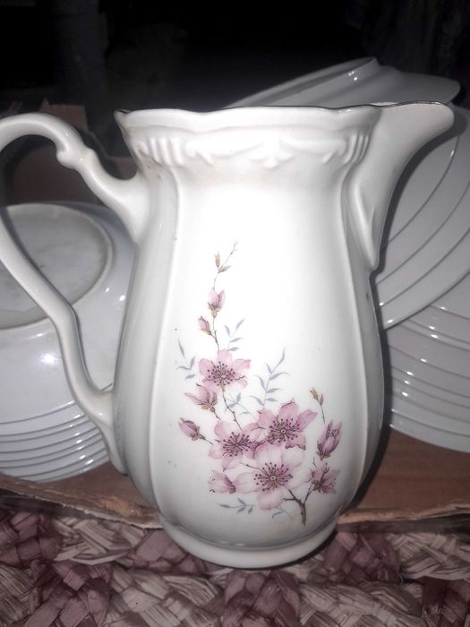 Четири кани от стар български порцелан 
цена -15лв едната