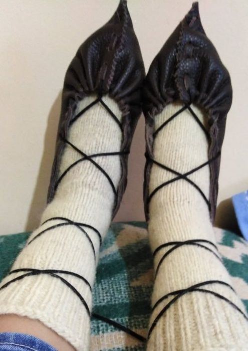 Opinci  din piele traditionale romanesti pentru copii.