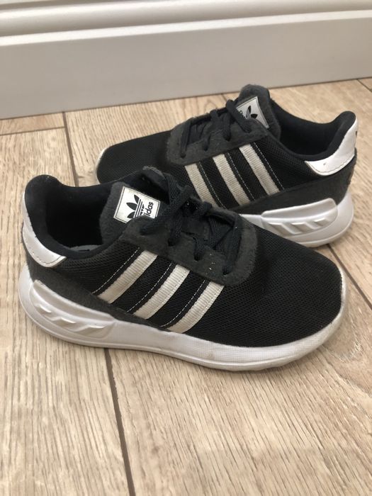 Оригинальные кроссовки адидас