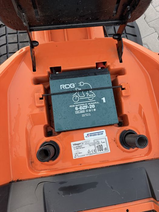 De vânzare tractor de tuns gazon Villager VT 1005 HD