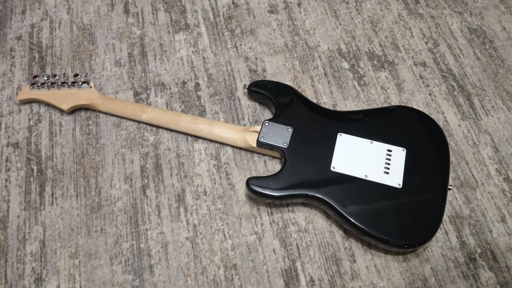 Электрогитара Levinson