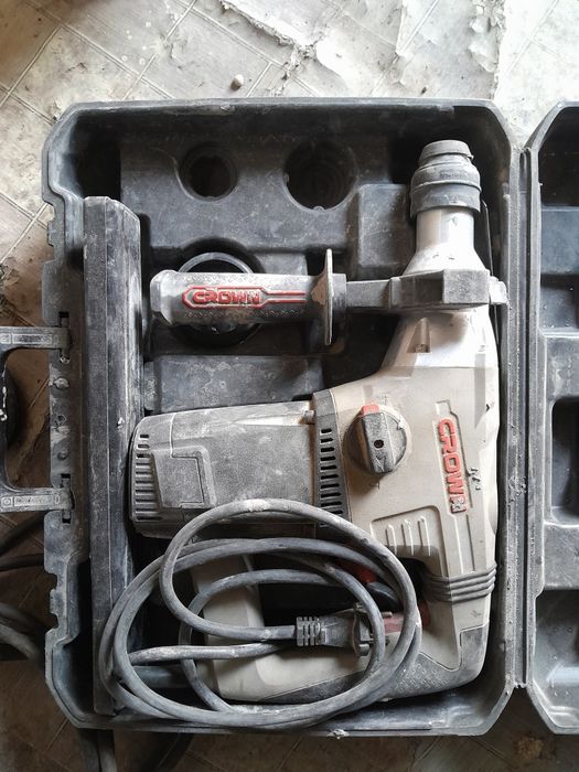 Сварочный аппарат и перфоратор