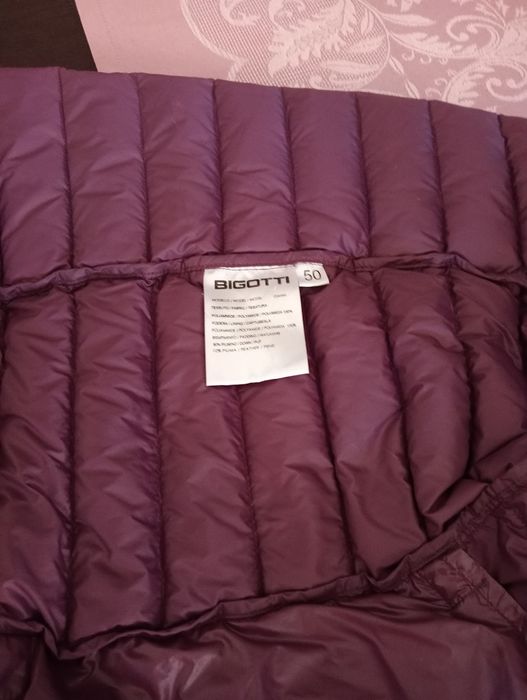 Vând geaca subțire cu puf Bigotti bărbați,pentru primăvară,preț 200