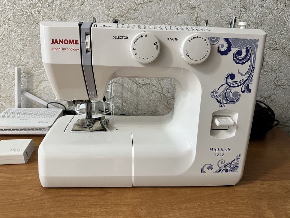 Швейная машинка Janome HighStyle 1818