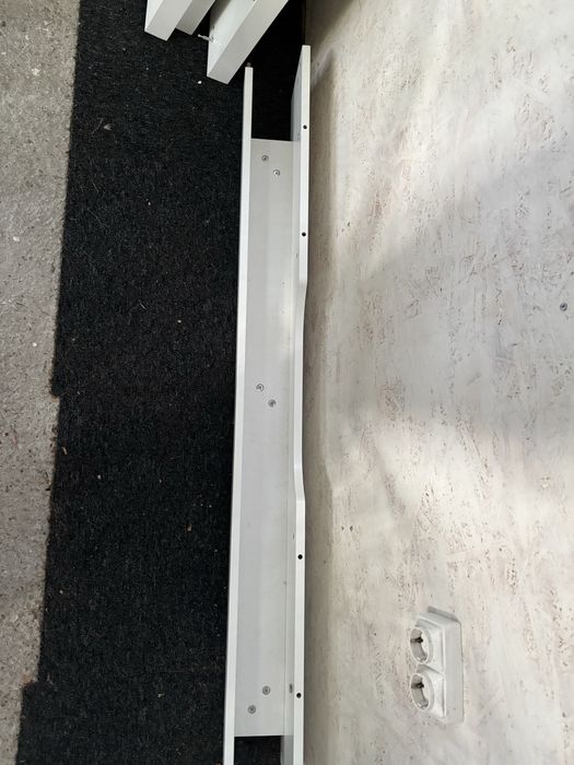 Birou Alb Ikea cu tablie culisanta