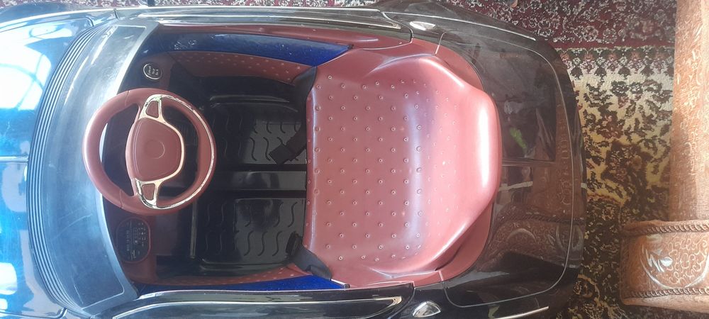 Детский электронный машина, есть слегка потёртое места