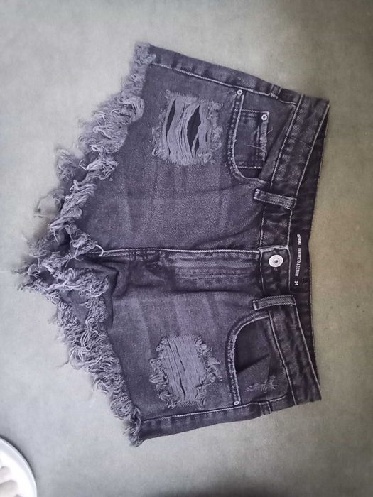 Къси панталонки за слаби дами