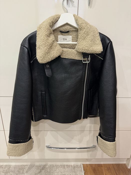 Късо кожено дамско яке Stradivarius М