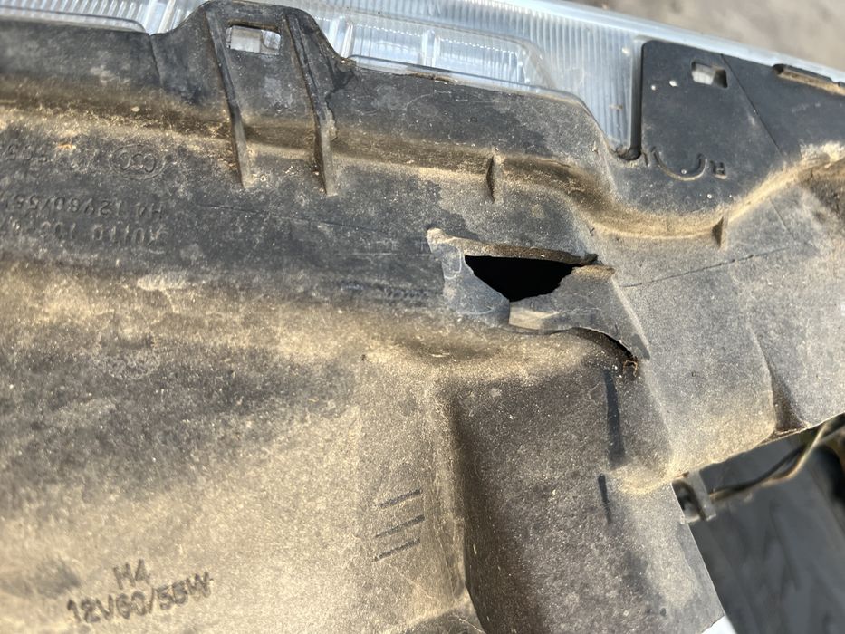 Фар Mitsubishi Pajero 2005