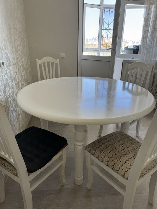 Продам стол и стулья