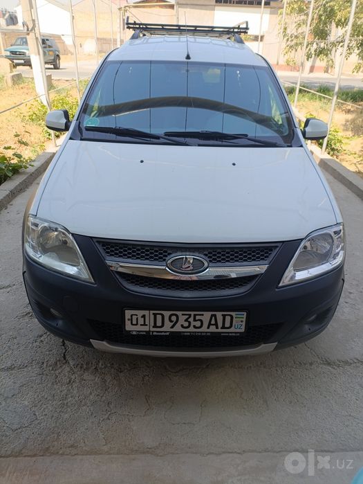 Moshina sotiladi Lada Largus