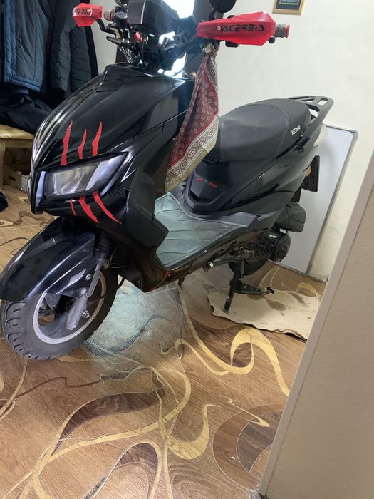 Продам скутер м8