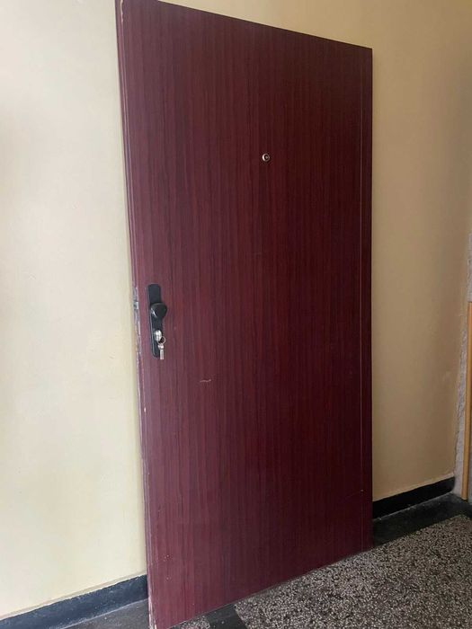 Външна врата без каса