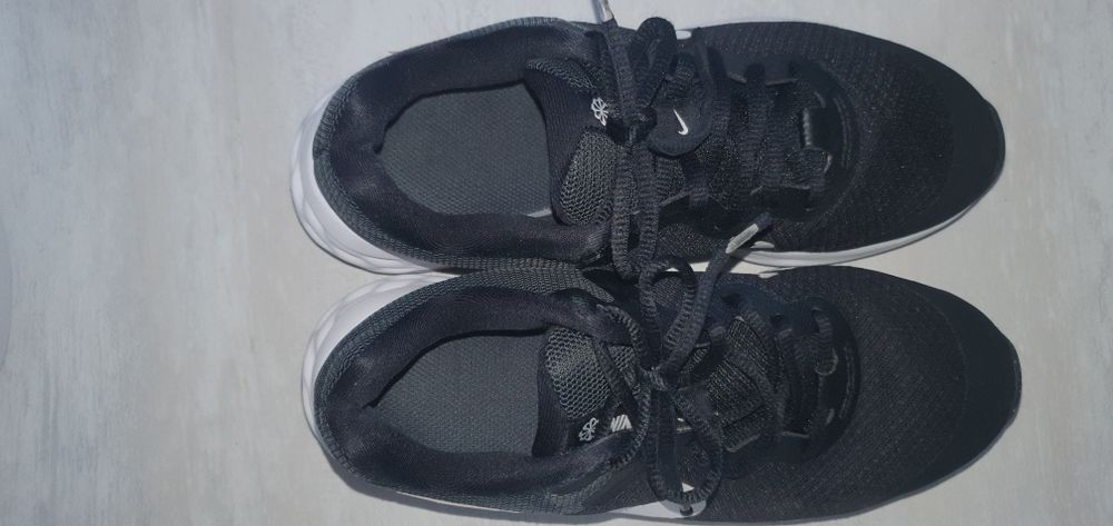 Маратонки NIKE  revolution  6