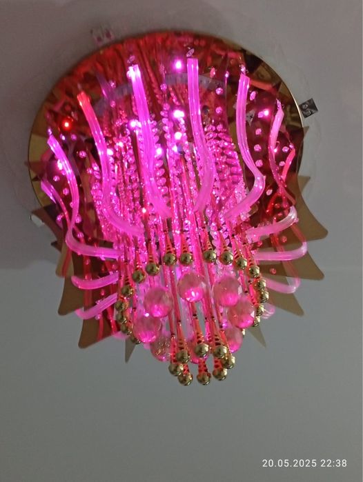 Продам люстру , с пультом управления