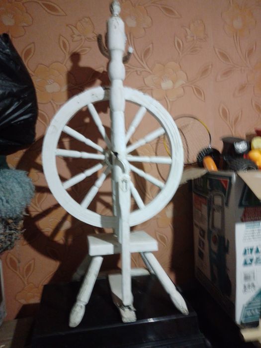 Антикварная прялка продаётся