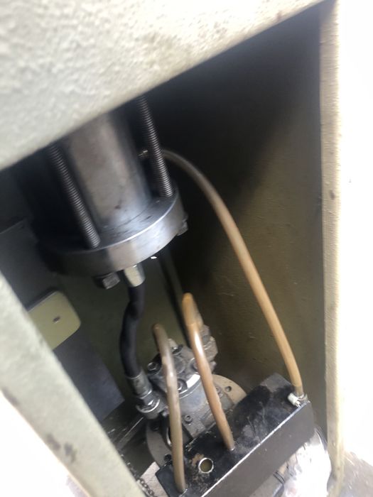 Masina de debitat hidraulica 380 v 1 kw  si foarfec mana pentru tabla