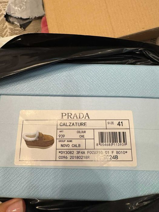 Замшевые лоферы Prada с овчиной размер 41