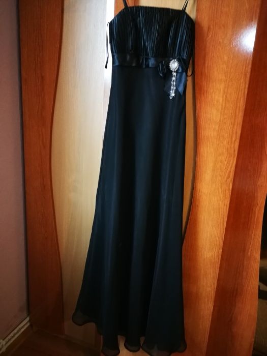 Rochie neagra, de seara.