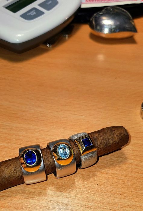 Vând inele din argint cu aur!