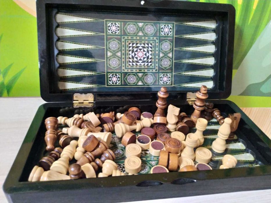 Игрушки детские развивающие шахматы