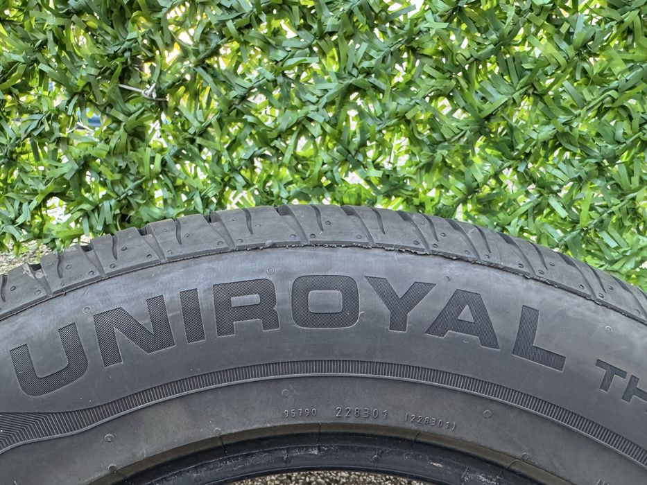 Автомобилни гуми 215 65 16 Uniroyal