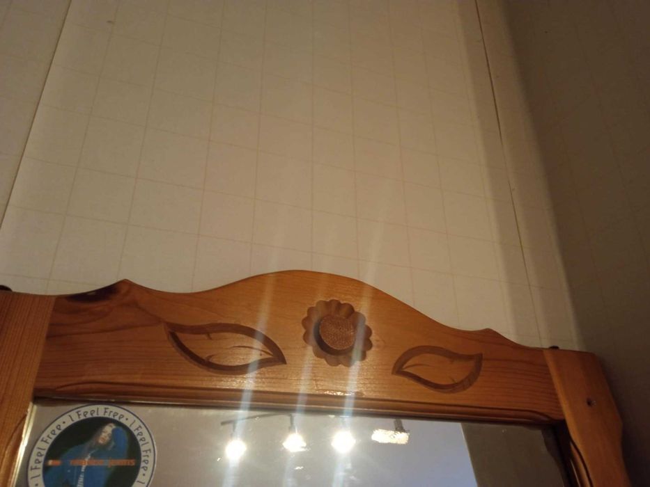 Старо огледало с дървена рамка