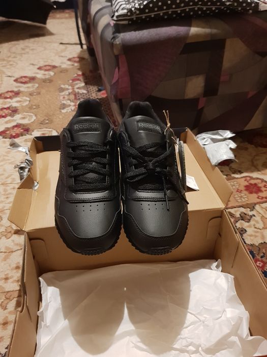 Маратонки Reebok, чисто нови, 44 номер.
