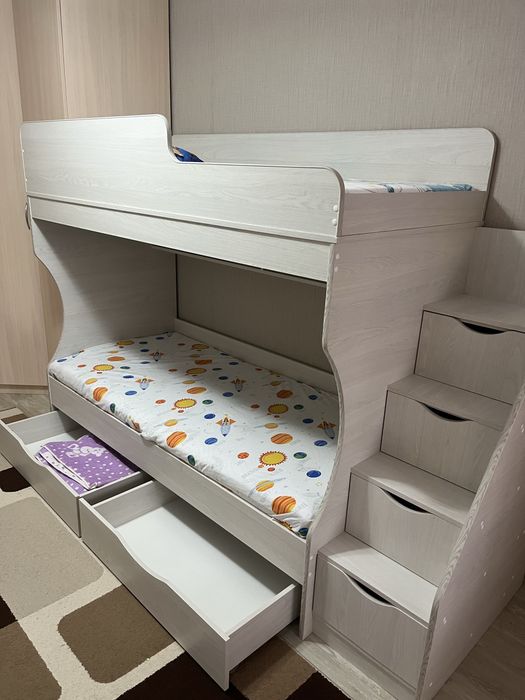 Двухъярусная кровать