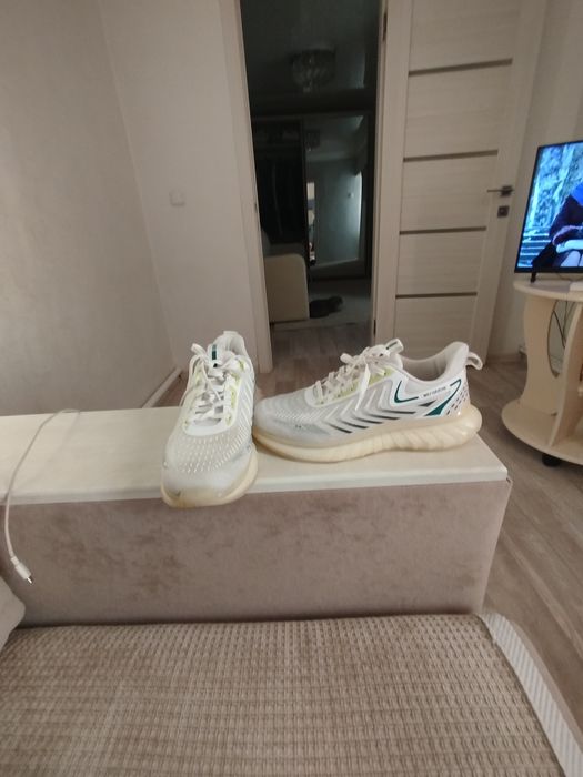 Женские,белые кроссовки,Rieker.