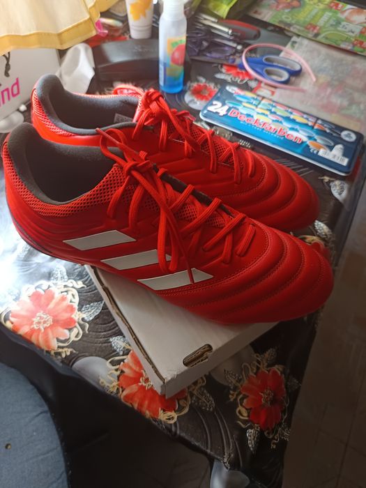 Adidas footbol mărimea 44 noi .