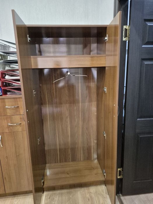 Стол и шкафы набор