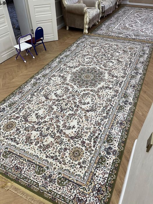 Кілем екеуі бірдей размеры 3,5:4, и 2:4