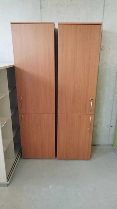 Еднокрил гардероб с рафтове  със заключване - Офис шкафове 54/200/40