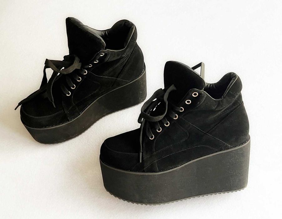 Новые ботинки на платформе 38 р ботильоны кроссовки