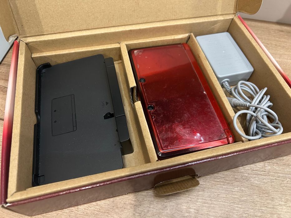 Nintendo 3DS Flame Red - Modat, Card 64GB, Stare Impecabilă + Full Box