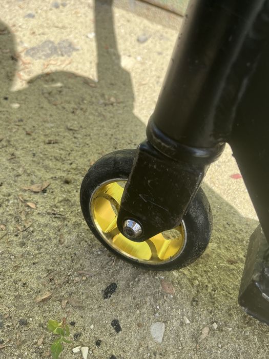 Продам трюковой  самокат