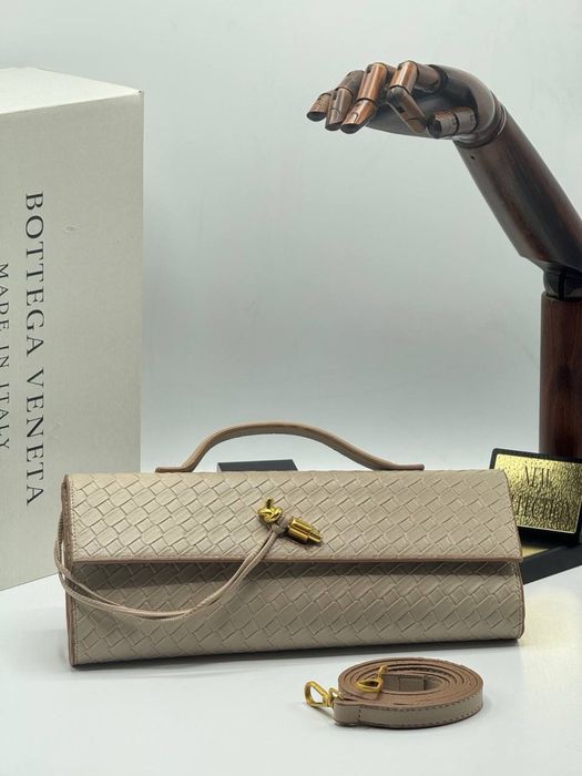 Geanta Bottega noua !!! Dimensiuni 30/12 !!!