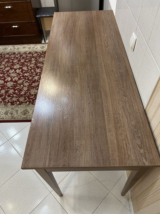 Стол с выдвижными ящиками