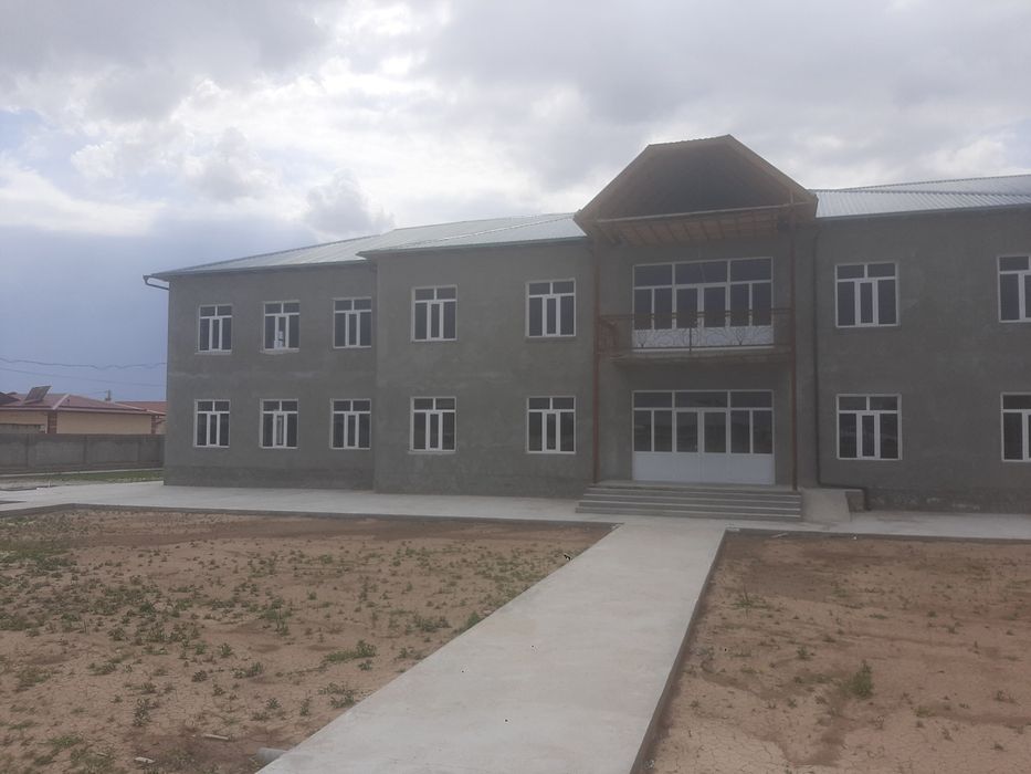 Нотурар бино сотилади