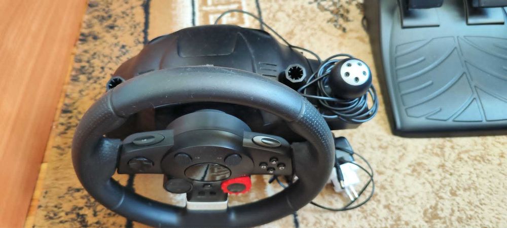 Logitech Driving Force GT + педали