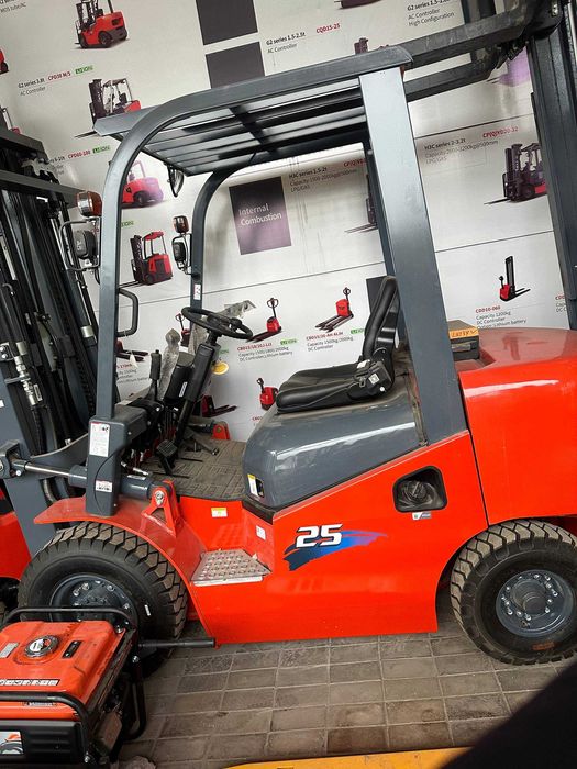 Электрический вилочный погрузчик /elektrli pogruzchik/ HELI CPD18 3м