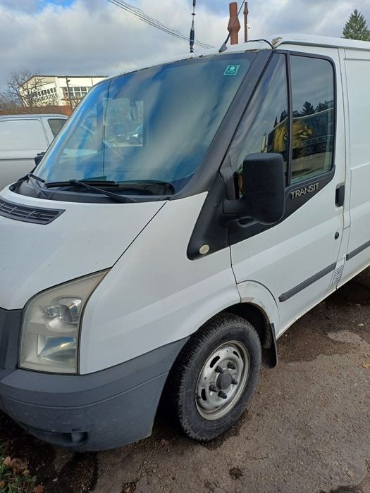 Vând ford bine întreținută