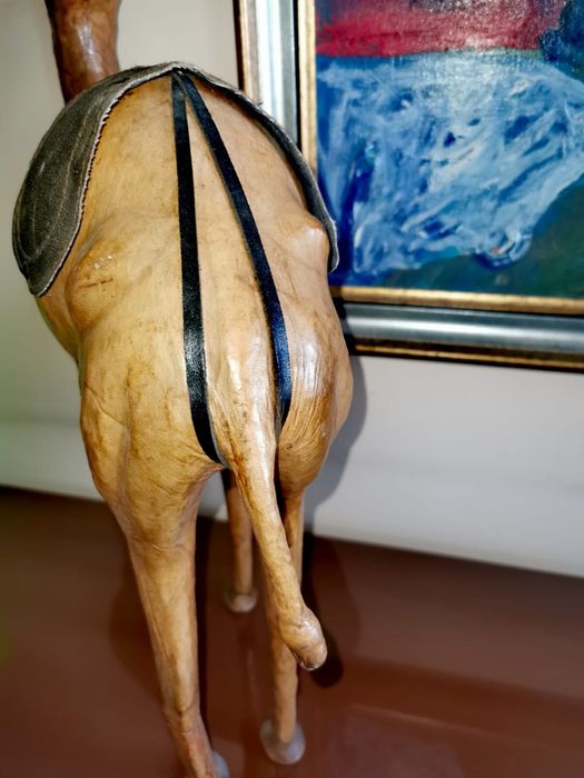 Камила фигура статуетка кожена скулптура голяма реалистична супер !