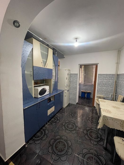 Inchiriez Apartament cu 2 camere decomandat