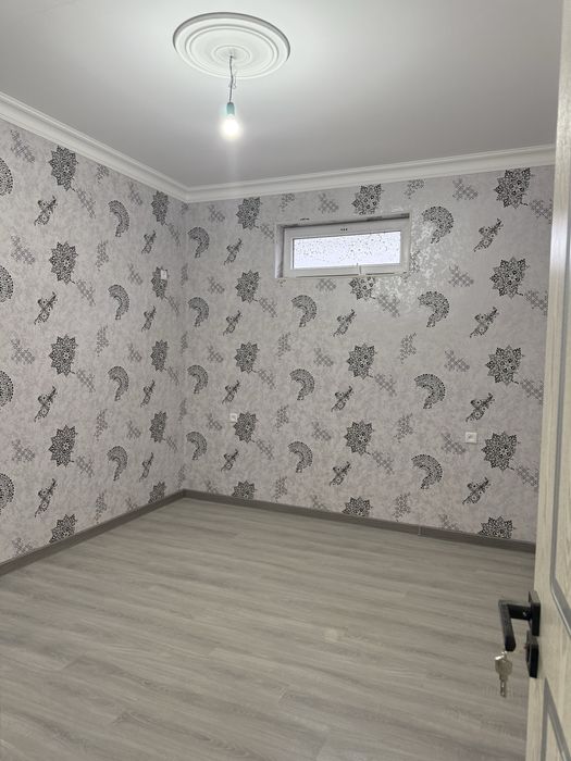 Uy sotiladi 1.5 sotik 2 etajli pishgan gishtdan qurilgan …